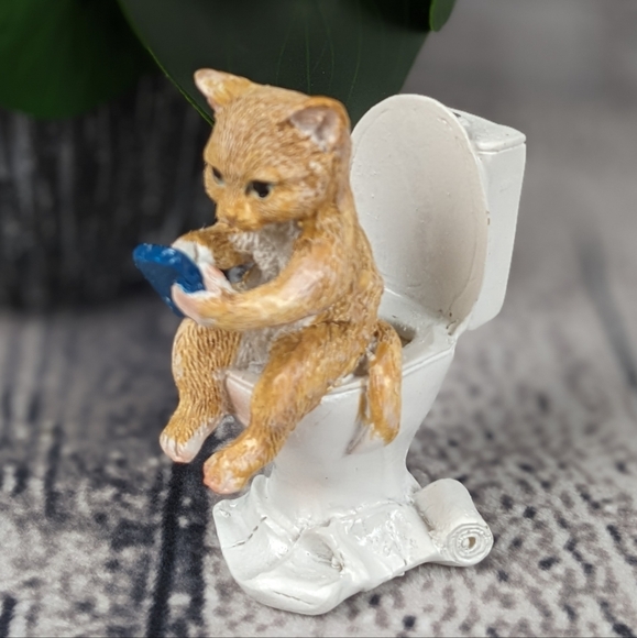 Orange ginger cat using phone while sitting on a toilet, feline statue figurine - Picture 1 of 9